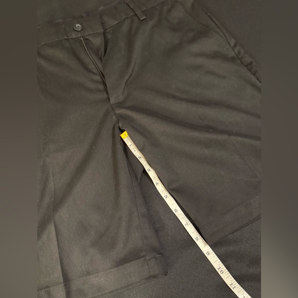 Amazon Essentials Men’s Slim Black Dress Shorts. Size 34. - Picture 7 of 16